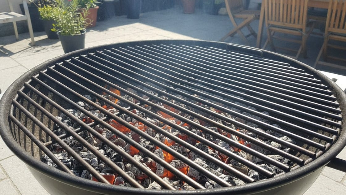 How do grills work, shown by glowing coals radiating heat up through empty cast iron bars with hot air rising around them.
